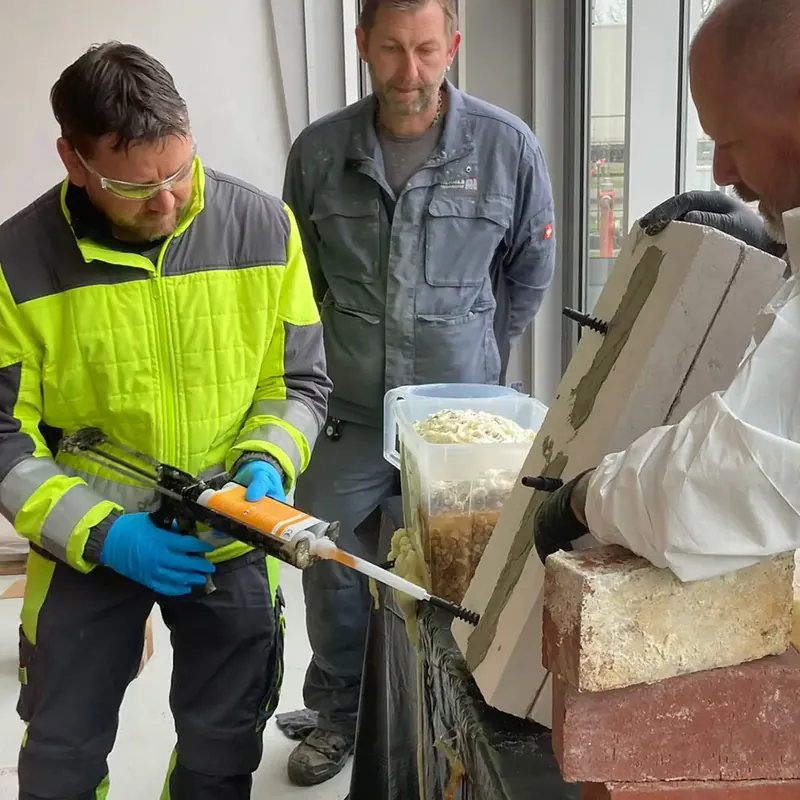 Praktische Injektionsübung beim BBE-Kurs in Feuchtwangen