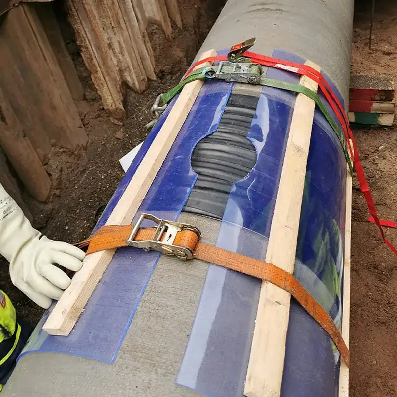 Wiederverwendbare PVC-Schalung für ERGELIT-NUM am Rohr