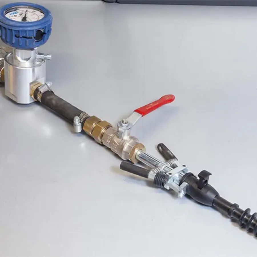 Mörtel-Injektionslanze mit Druckmanometer, Absperrhahn und Lamellenschlagpacker